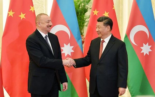 İlham Əliyev Szinpinlə geniş tərkibdə görüşdü