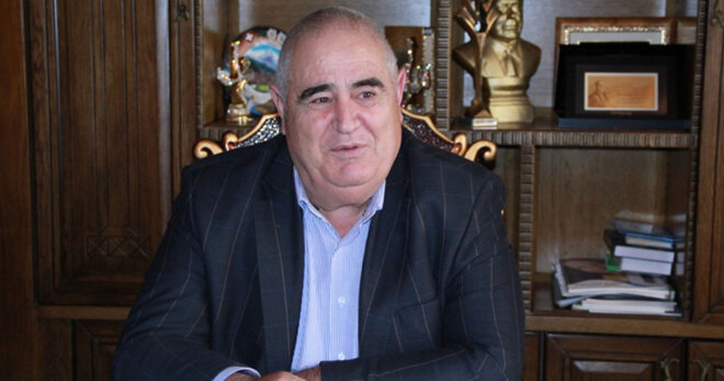 "155 min dollarımı vermir" -