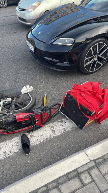 Baku TV-nin təsisçisi "Porsche" ilə mopedi vurdu