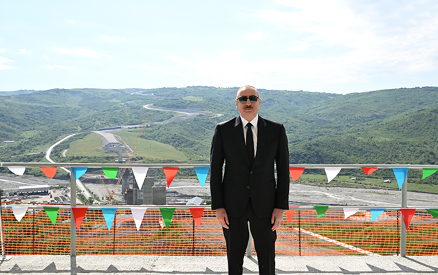 Prezident avtomobil yolundakı işlərlə tanış oldu -