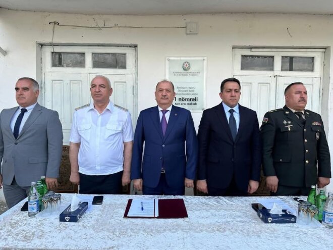 Əziz Əzizov Əlinəzərli kəndində səyyar qəbul keçirib.