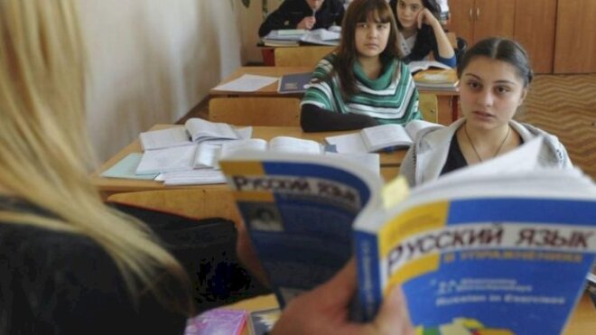 Azərbaycanda rusdilli məktəblər BAĞLANIR?