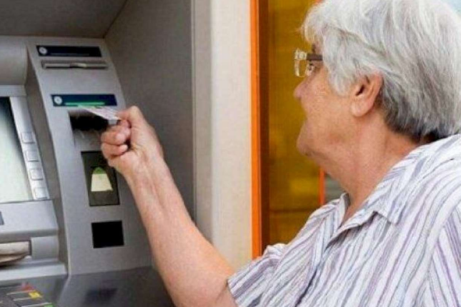 Pensiyaçılarla bağlı