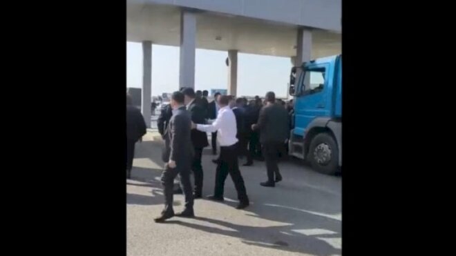 Bakıda mühafizəçilər dövlət qurumunun əməkdaşlarını döydü -