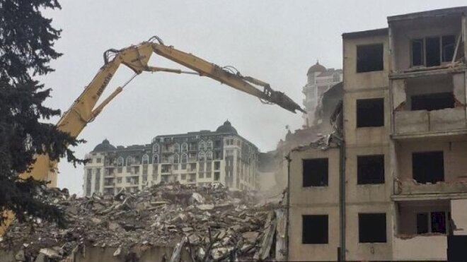 Bakıda kütləvi söküntü işləri dayandırılır -