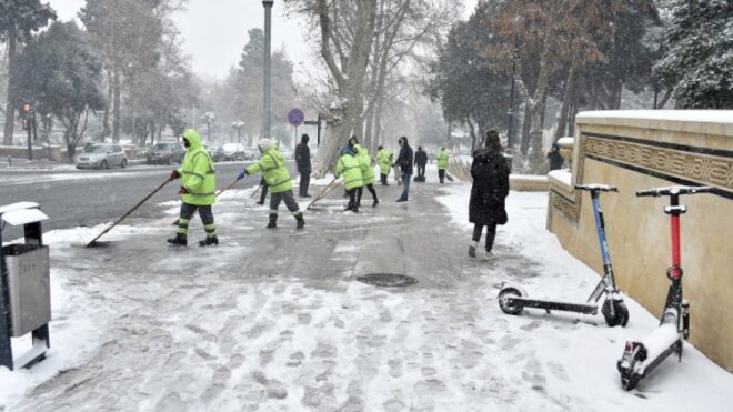 Bakıda duz ehtiyatı toplanır