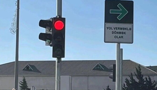 Müzakirəyə səbəb olan yol nişanı ilə bağlı