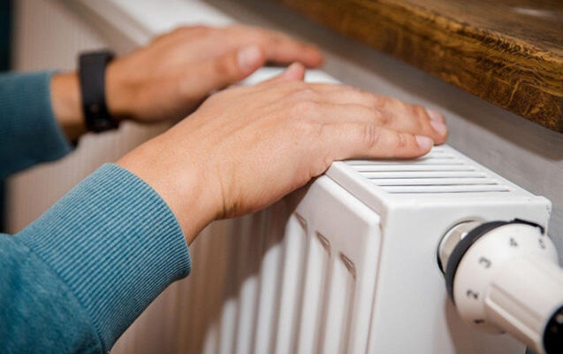 Radiatorun arxasına bir parça qoyun, istiliyi ikiqat artırın