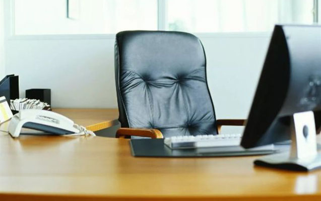 İcra başçısı köməkçisini işdən çıxardı