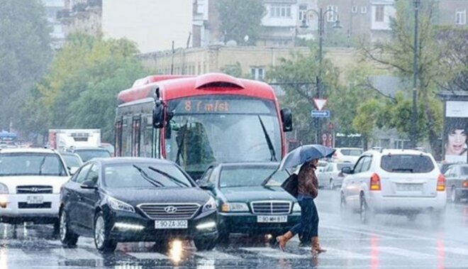 Həftənin ilk günü Bakıda 19 istiqamətdə nəqliyyatın sıxlığı yaranıb