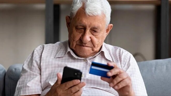 Pensiyasını azaltmışdılar, məhkəməyə verdi -