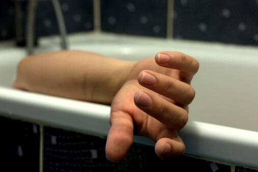 Bakıda 14 yaşlı qızla gənc oğlan hamamda dəm qazından zəhərləndi - Ölən var