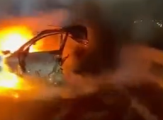 Bakıda avtomobil iki yerə bölündü -
