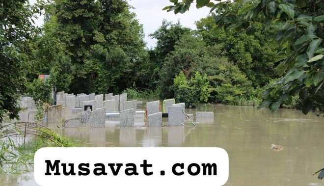 Balakəndə qəbiristanlıq su altında qaldı -